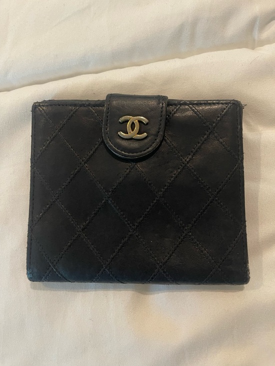 CHANEL Black Quilted Leather Wallet with Gold Chain - Picture 4 of 16